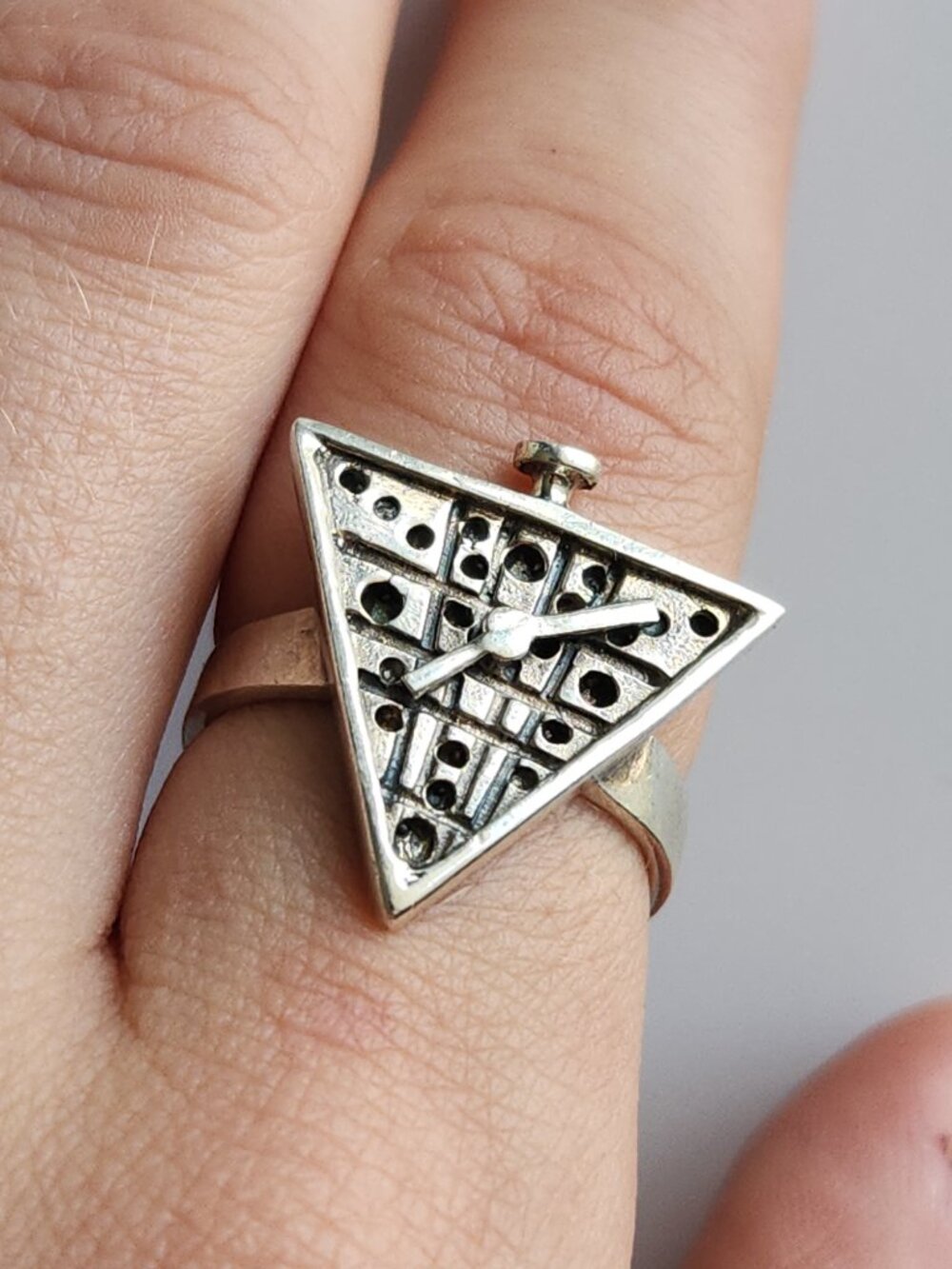 Vintage sterling silver 80s funky sci-fi style triangular clock ring - Picture 8 of 12
